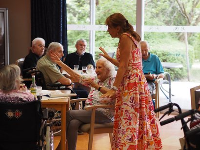 gemeinsames Singen und Musizieren bei der AWO-Hitparade im AWO-Seniorenzentrum Am Stadtpark in Villingen-Schwenningen.